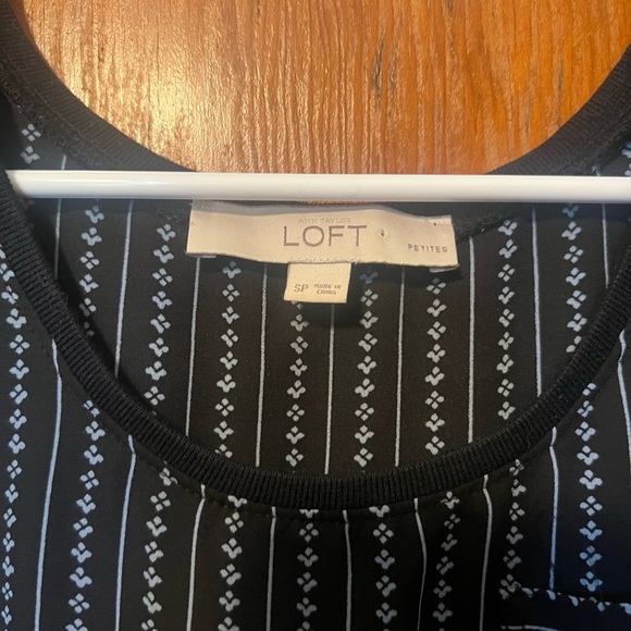 Women's Loft Black with Blue Detail Sleeveless Top Petite Size Small - Picture 2 of 5